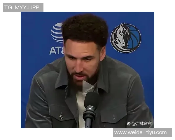 克莱汤普森生涯达成17000分里程碑临时总经理芬利亲自赠送比赛用球 克莱汤普森生涯达成17000分里程碑临时总经理芬利亲自赠送比赛用球